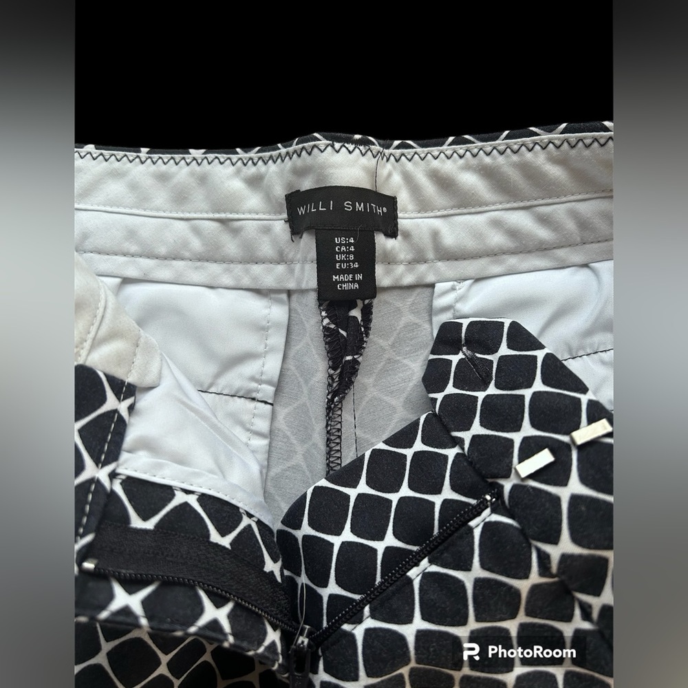 SHORTS - Picture 4 of 7